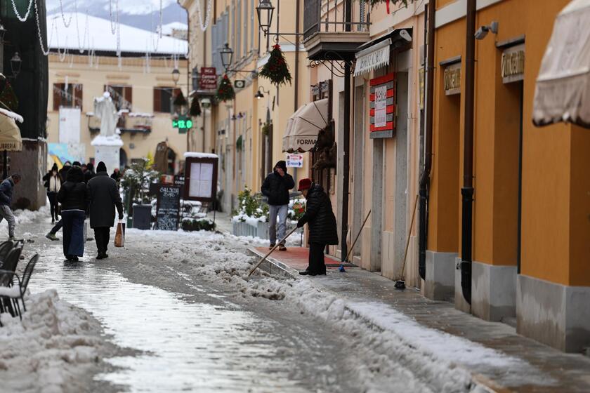 Intensa nevicata sull'Appennino, freddo intenso a Norcia