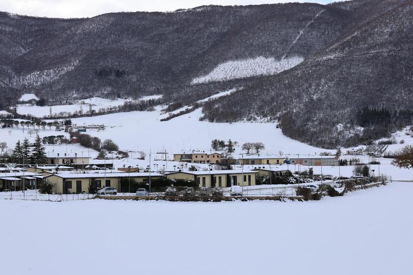 Intensa nevicata sull'Appennino, freddo intenso a Norcia