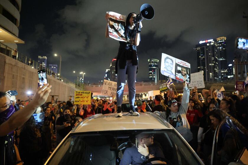 Protesto em Tel Aviv pede libertação de reféns sequestrados pelo Hamas