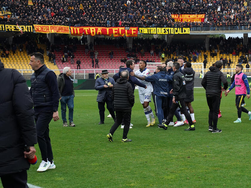 Calcio: il Lecce esonera D 'Aversa - RIPRODUZIONE RISERVATA