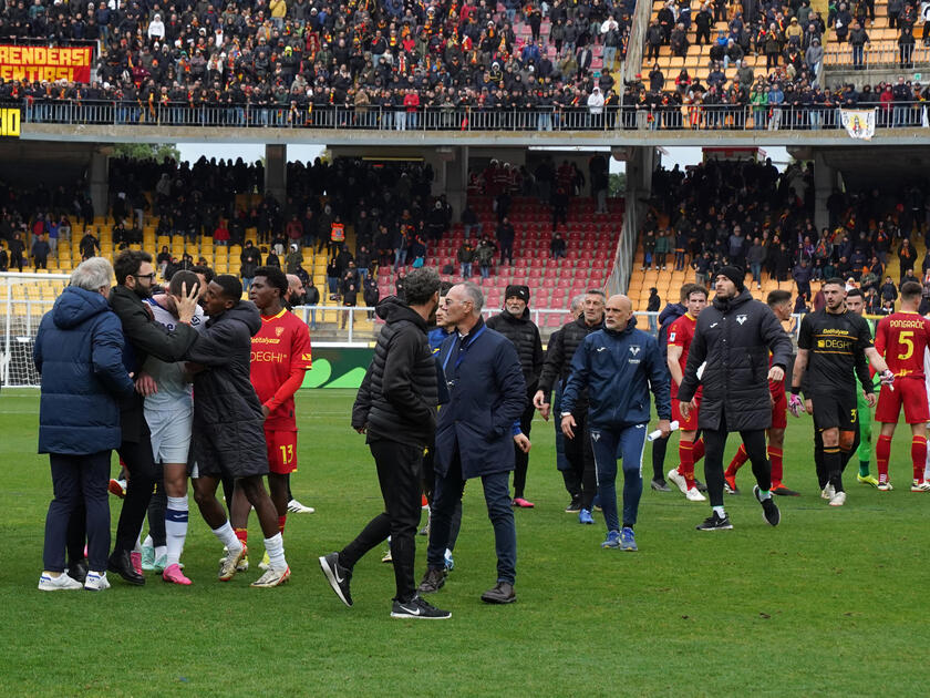 Calcio: il Lecce esonera D 'Aversa - RIPRODUZIONE RISERVATA