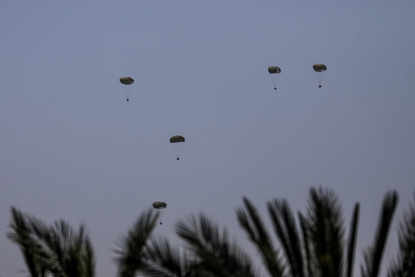 Humanitarian aid airdropped over southern city of Khan Younis