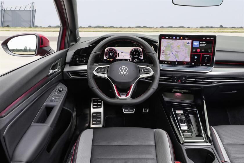 Volkswagen Golf GTI, motori più potenti e tecnologia al top