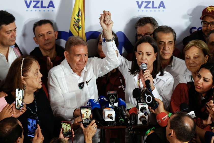Venezuelan opposition leaders make statements following election in Caracas