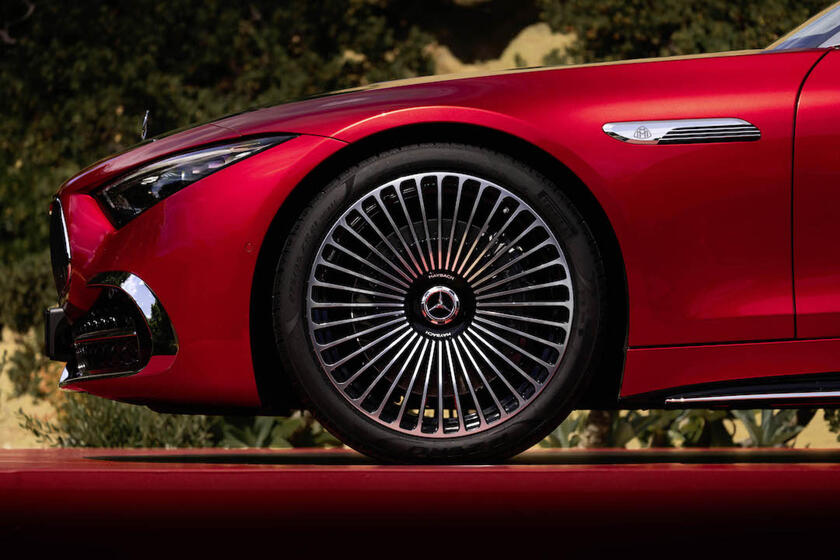 Mercedes-Maybach SL Monogram Series Red Ambiance