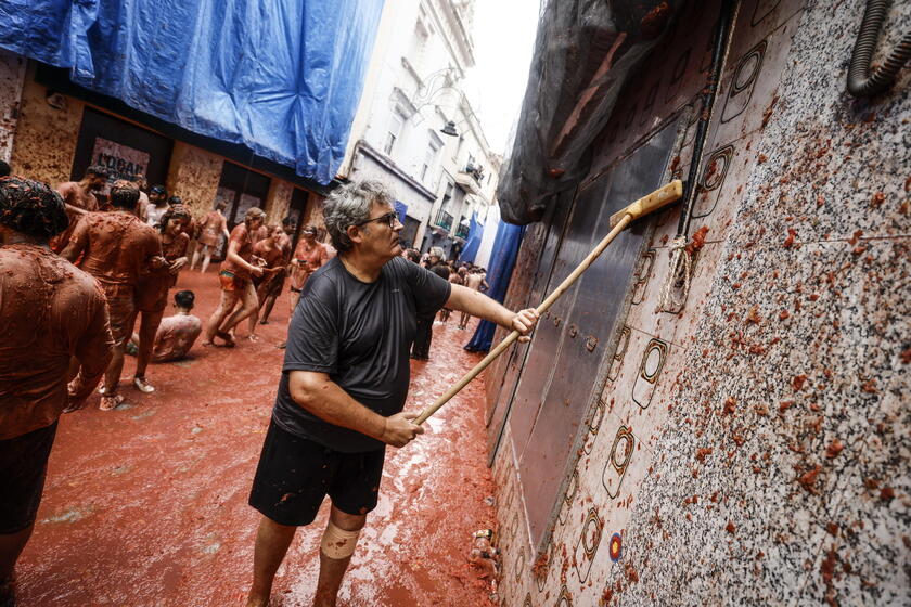 Tradicional festa 'Tomatina' ocorre em Buñol