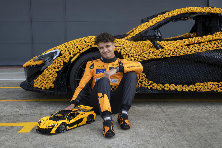 McLaren P1 LEGO Technic