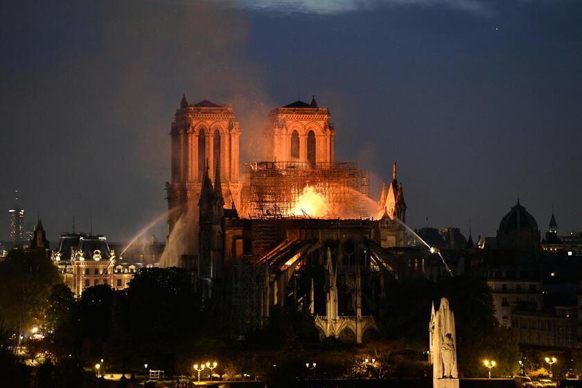 Notre-Dame riapre fra tre mesi, nel 2019 il terribile incendio