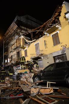 Crollo di una palazzina nel Torinese, feriti