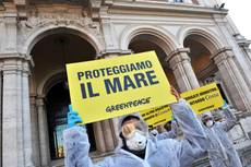 Costa: Greenpeace chiede a Passera subito DL rotte 