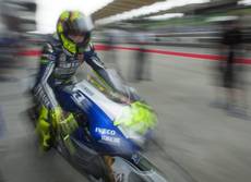 Valentino Rossi è tornato, show a Sepang