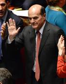 Bersani torna alla Camera per fiducia, applauso in Aula