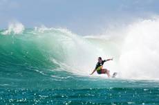 Brivido surf tra le onde di Snapper Rocks