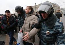 Ucraina:  manifestazioni pro-Putin a Mosca, represso corteo pacifista