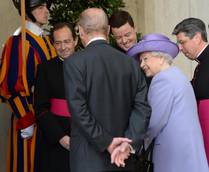 Queen Elizabeth late for pope visit in Vatican
