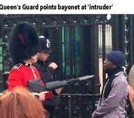 Gb: alterco a cancelli Buckingham Palace