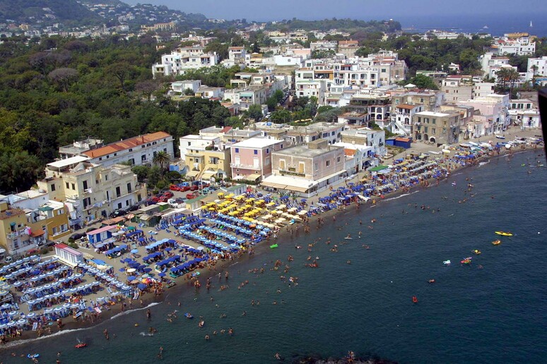 Vista da ilha de Ischia, no sul da Itália - TODOS OS DIREITOS RESERVADOS