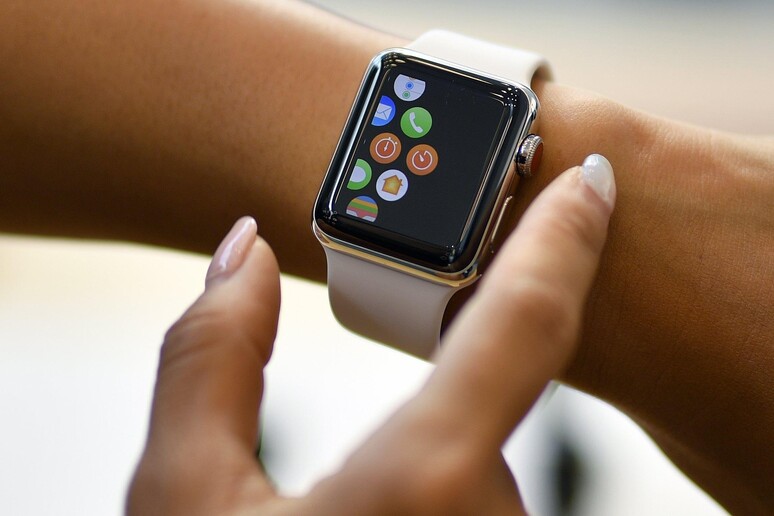 Apple Watch può rilevare ipertensione e apnee notturne - RIPRODUZIONE RISERVATA