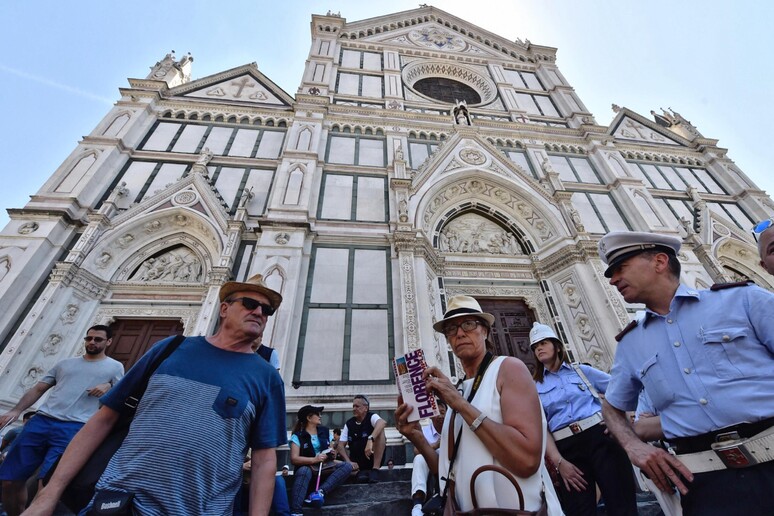 La plaza Santa Croce de Florencia, invadida por visitantes - TODOS LOS DERECHOS RESERVADOS