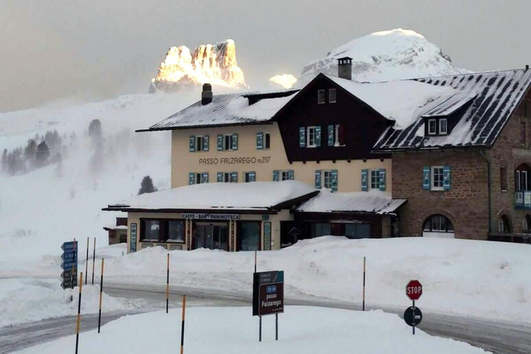 Il passo di Falzarego dopo un 'intensa nevicata, 02 gennaio 2018 - RIPRODUZIONE RISERVATA