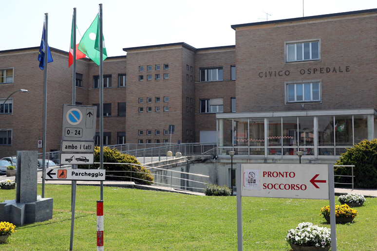 L 'ingresso dell 'ospedale di Codogno, archivio - RIPRODUZIONE RISERVATA