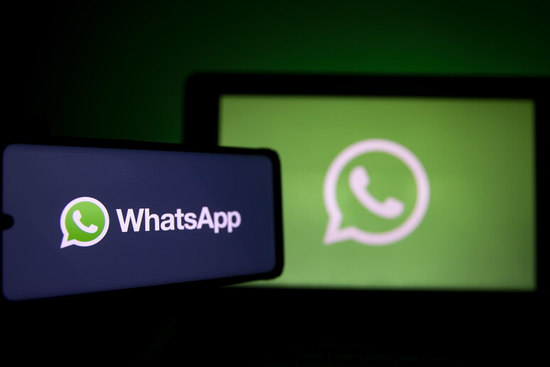 WhatsApp, gli avatar si rinnovano e diventano interattivi © ANSA/EPA