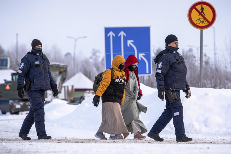 La Commissione analizzerà la legge finlandese sul respingimento dei migranti © ANSA/EPA