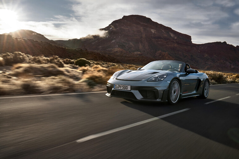 Porsche 718 Spyder RS: 500 CV a cielo aperto © ANSA/Porsche