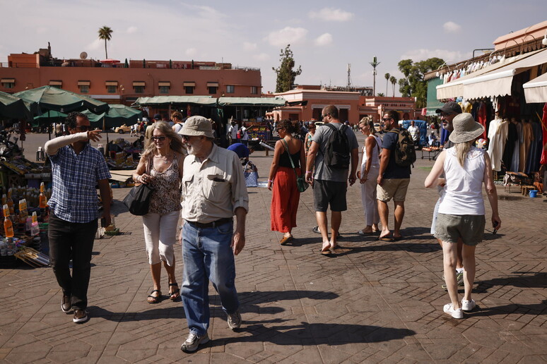 Turisti a Marrakech © ANSA/EPA