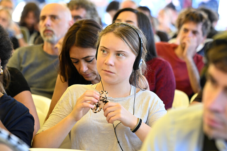 Greta Thunberg participa de assembleia de operários em Campi Bisenzio, na Itália - TODOS OS DIREITOS RESERVADOS