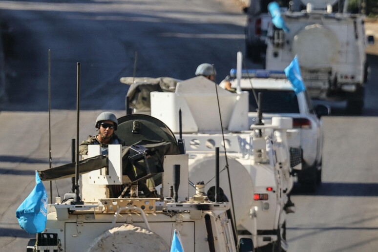 Veículos da Unifil se deslocam pelo sul do Líbano © ANSA/AFP