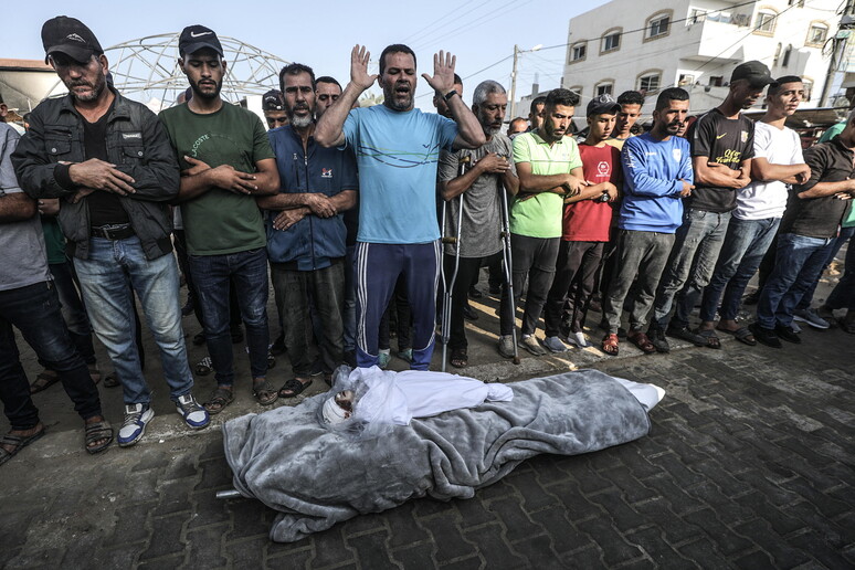 Funeral for Palestinians killed in Israeli attack on Nuseirat camp in central Gaza © ANSA/EPA