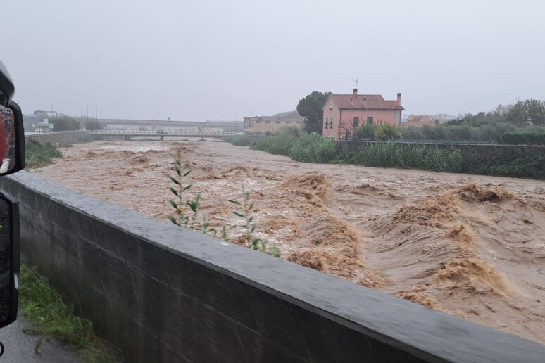 - RIPRODUZIONE RISERVATA