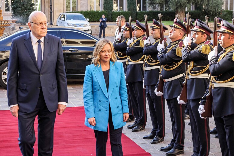 Najib Mikati recebe Giorgia Meloni em Beirute, capital do Líbano © ANSA/AFP