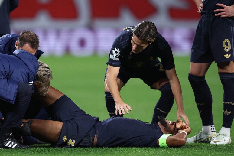 Brasileiro se lesionou em jogo da Champions League © ANSA/AFP