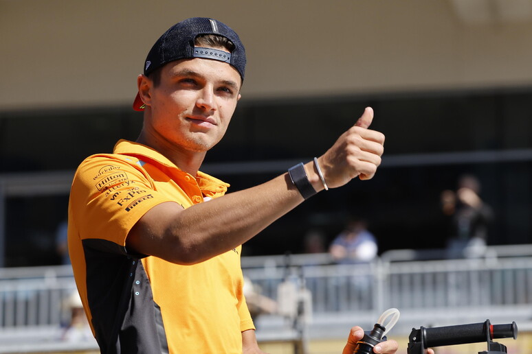 Lando Norris cravou a volta mais rápida da sessão nos instantes finais do treino © ANSA/EPA