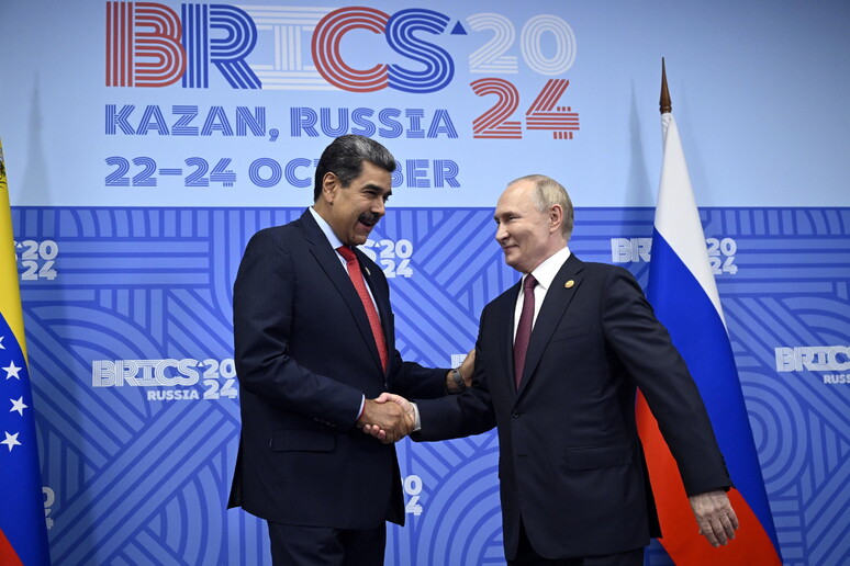 Nicolás Maduro é recebido por Vladimir Putin durante encontro do Brics em Kazan, na Rússia © ANSA/EPA