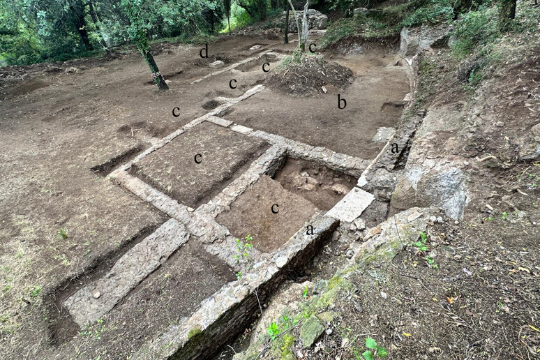 El hallazgo en el anfiteatro que mandó construir el emperador Adriano. - TODOS LOS DERECHOS RESERVADOS