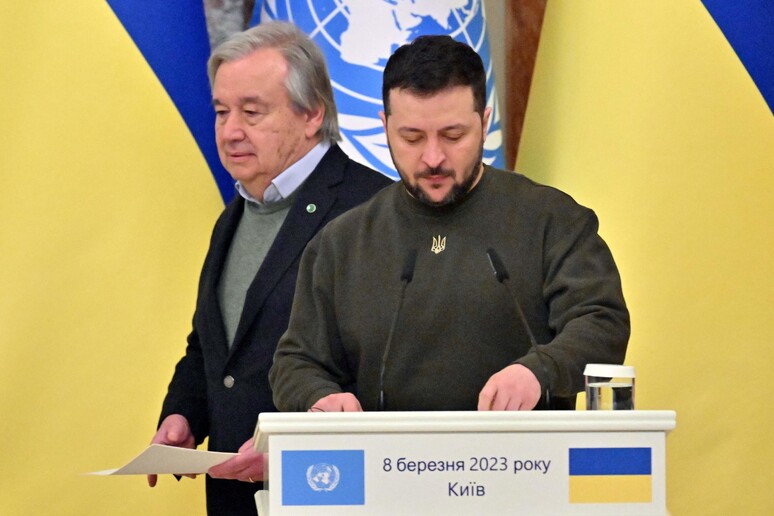 Zelensky recebeu Guterres em março de 2023 em Kiev © ANSA/AFP