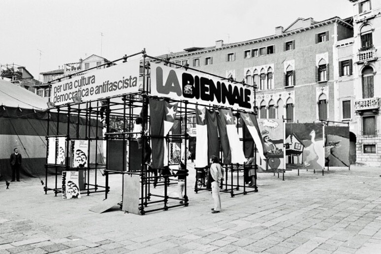 La recordada y emblemática Bienal de Venecia de 1974, contra el golpe de Estado en Chile - TODOS LOS DERECHOS RESERVADOS