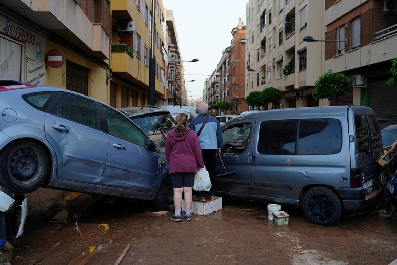 Bandiere Ue a mezz 'asta a Bruxelles: "In lutto con la Spagna" © ANSA/AFP