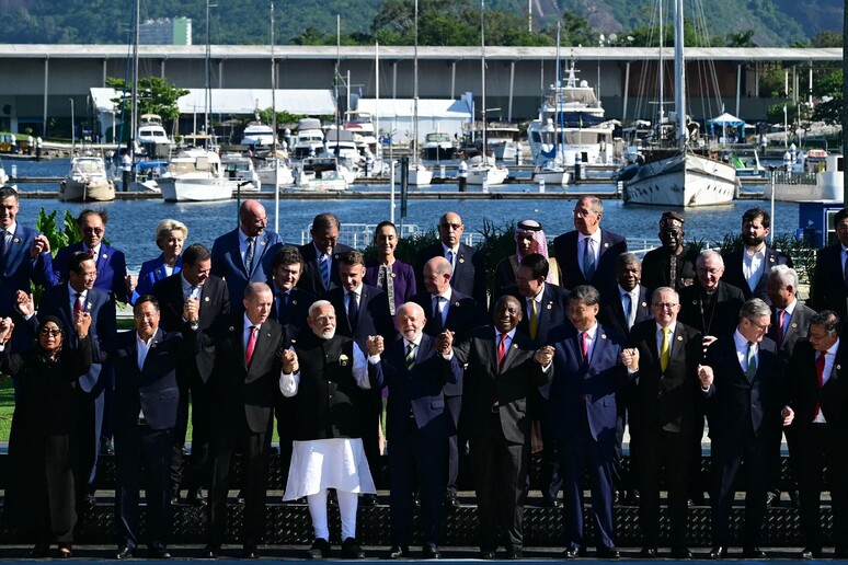 Líderes do G20 posam para  'foto de família ' © ANSA/AFP