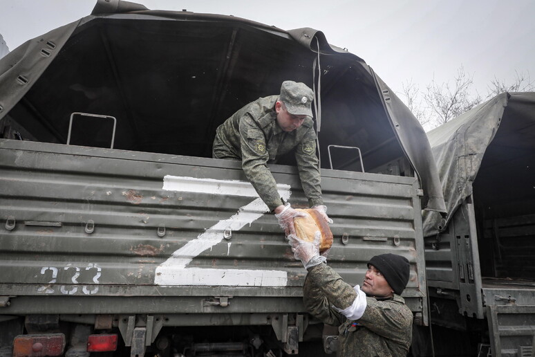 Tropas rusas en Mariupol. Apoyo de soldados norcoreanos © ANSA/EPA