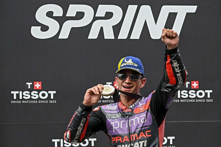 Jorge Martín celebra vitória em sprint na Malásia © ANSA/AFP