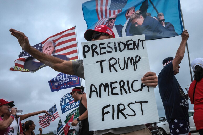 Apoiadores de Trump em West Palm Beach, na Flórida © ANSA/AFP