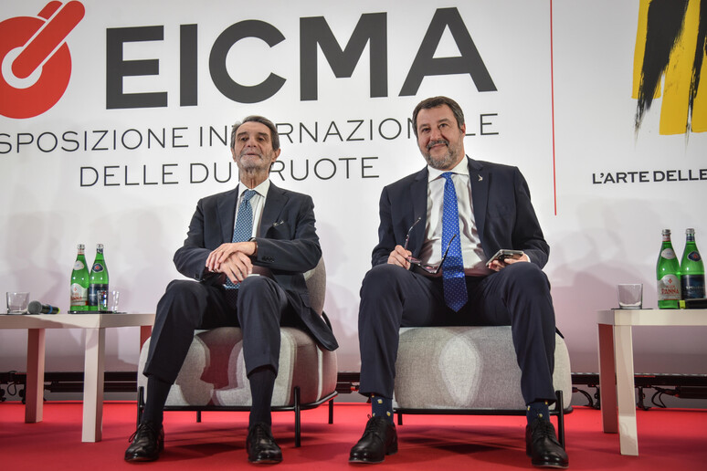 Il presidente della Lombardia Attilio Fontana (s) e il ministro Matteo Salvini a Eicma - RIPRODUZIONE RISERVATA