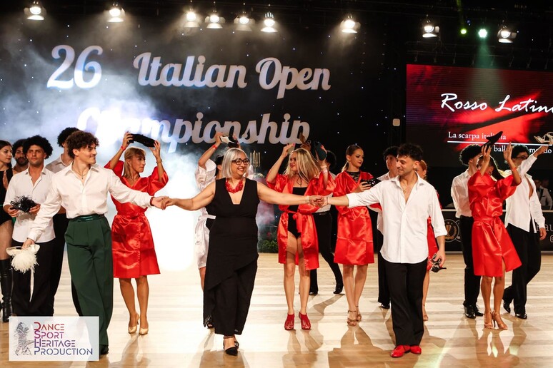 Benvenuti in atelier con le scarpe da ballo Rosso Latino Notizie Ansa