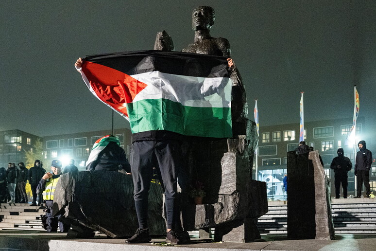 Manifestantes pró-Palestina em Amsterdã, na Holanda - TODOS OS DIREITOS RESERVADOS