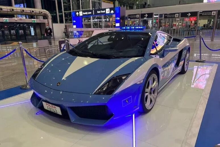 Un brioso Lamborghini al servicio de la Policía Nacional - TODOS LOS DERECHOS RESERVADOS