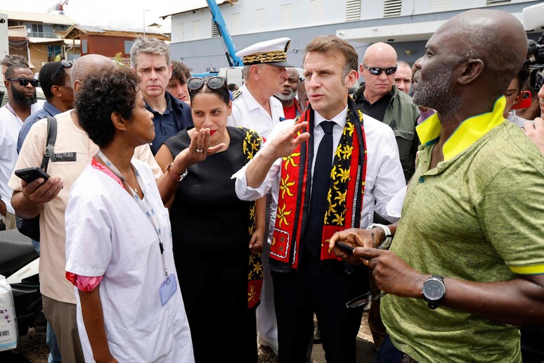 Macron chega a Mayotte para acompanhar tragédia e levar ajuda © ANSA/AFP